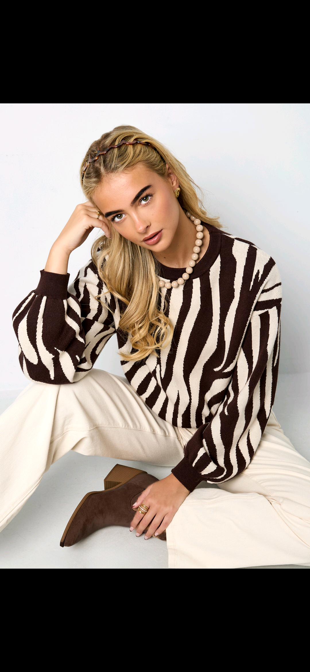 Gebreide trui zebrastrepen